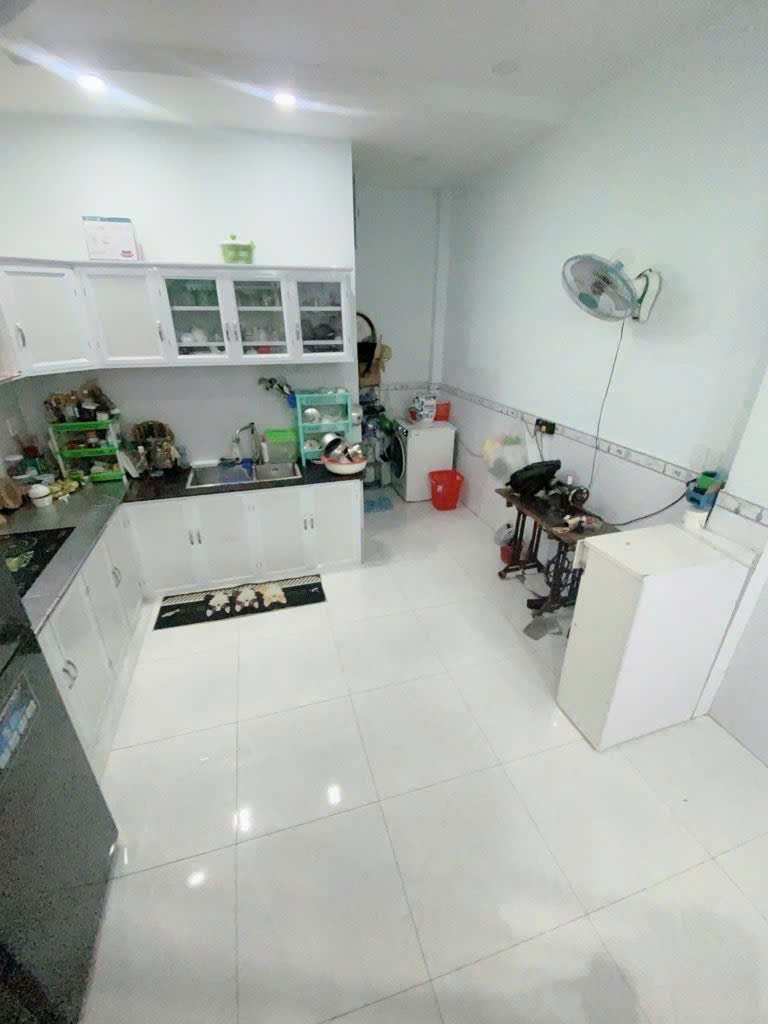BÁN NHÀ 3 TẦNG, 80m2 – HẺM XE HƠI THÔNG – LINH TÂY